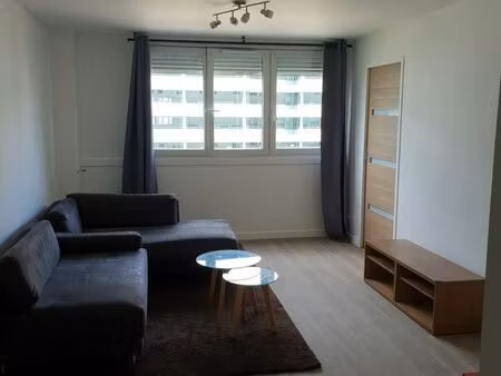 location 45m²  meublé  courbevoie/la defense  proche transport