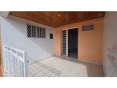 ? à louer – appartement f3 climatisé proche centre commercial génipa