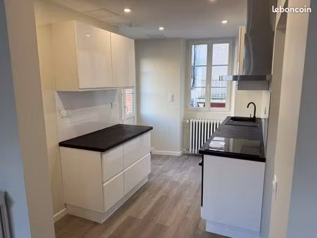 appartement t4 très lumineux avec balcon refait à neuf