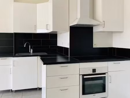 location appartement 3 pièces 62.4 m² à voiron (38500)  810 €
