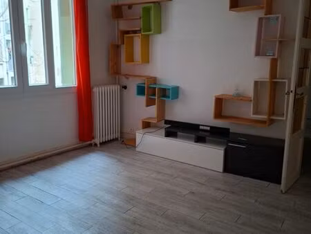 location t2 850 euros 5 avenues