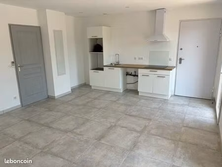 t2 de 50 m carrés moderne avec terrasse