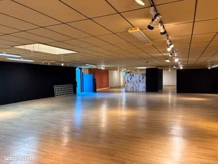 local commercial à louer bergerac - 700 m² avec 3 000 m² d’extérieur