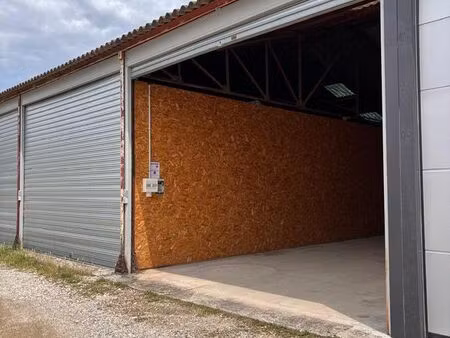 entrepôt / local / box de stockage