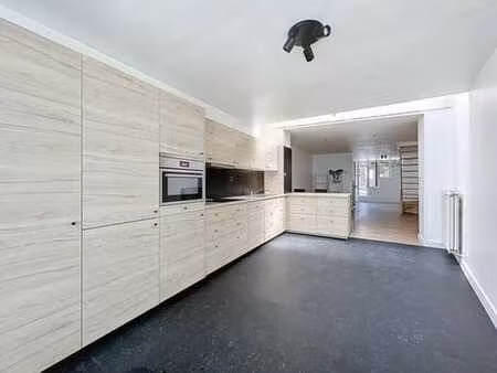 nabij het centrum goed gelegen gerenoveerde opbrengsteige...