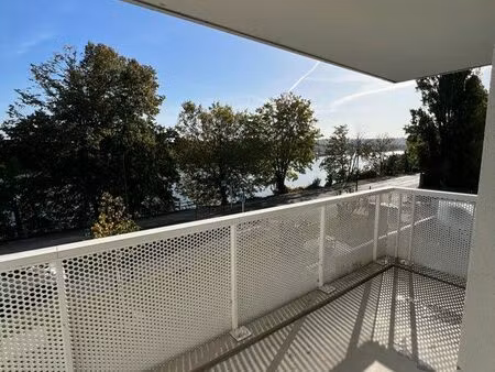 appartement 2 pièces 40 9 m² avec balcon – vue seine – parking – ascenseur