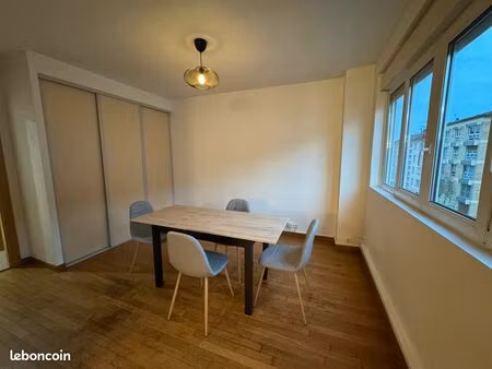 t2/t3 rénové dans copropriété au calme