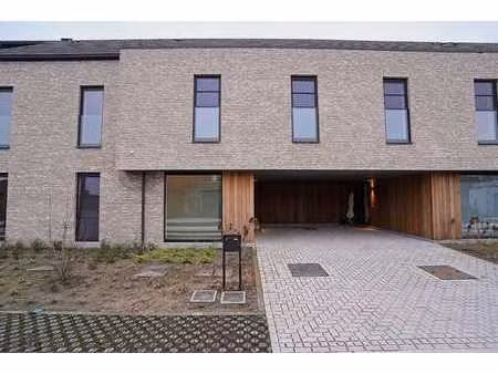 moderne nieuwbouwwoning te huur nabij het centrum van bev...