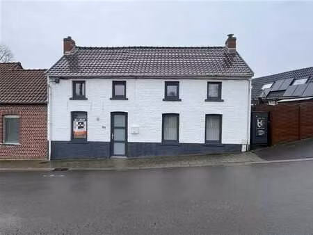 belle maison rénovée au centre du village