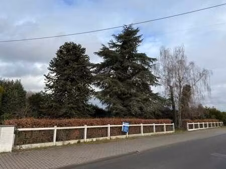 terrain idéalement situé en zone calme et rurale (6 a 13 ca)