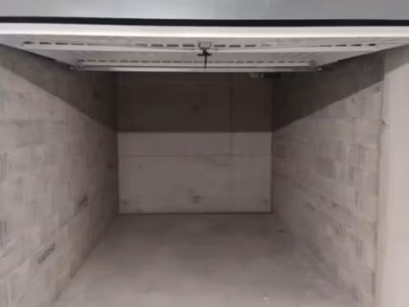 parking 13 m² venissieux