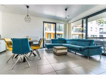 gelijkvloers appartement met terras  staanplaats en kelde...