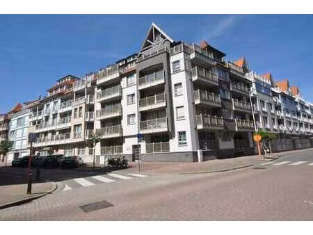 emplacement de parking facile d’accès à proximité de la zout