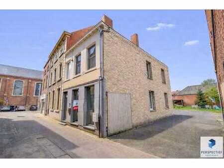 handelsgelijkvloers en appartement in centrum oedelem