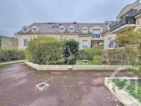 location meublée appartement 2 pièces 33.33 m² à le chesnay (78150)  1 050 €