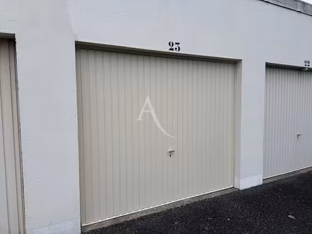 location parking 15 m² à laval (53000)  70 €