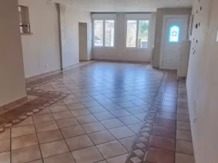 location maison 6 pièces 148.82 m² à langoiran (33550)  1 100 €