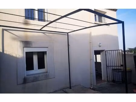 location maison  m² t-3 à tavel  720 €
