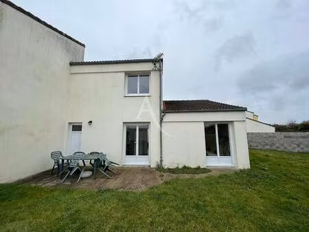 location maison meublé à saint-philbert-de-grand-lieu (44310) : à louer meublé / 82m² sain