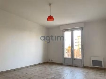 location appartement t1 à la roche-sur-yon (85000) : à louer t1 / 25m² la roche-sur-yon