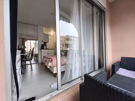 studio refait a neuf avec terrasse