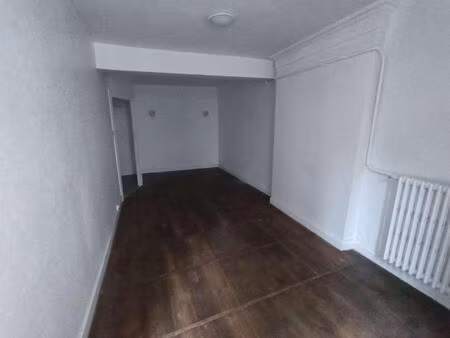 immeuble en pierre avec toiture récente – quartier historique de tulle