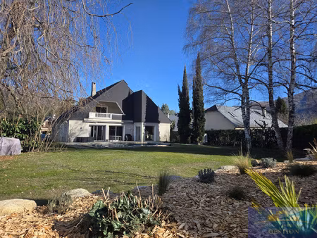 grande maison lumineuse proche parc et quartier thermal