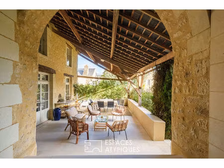 hôtel particulier du xve siècle dans le centre historique de thouars