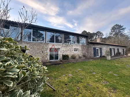 longère rénovée de 242 78 m2  4 chambres  bureau  dans son é