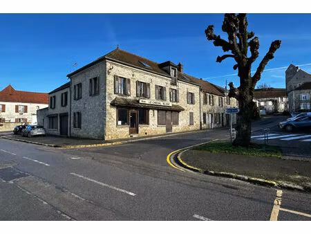 immeuble local commercial + appartement centre de jumeauville