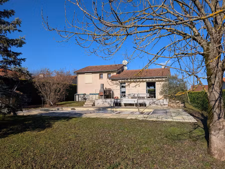 hauteurs de l'arbresle villa avec piscine et jardin arboré