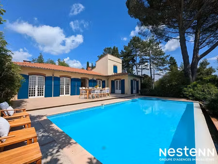 belle villa en position dominante avec piscine et vue sur la chaine des pyrénées