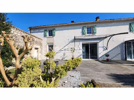 propriété de charme avec accès direct à la rivière  suite parentale  3 chambres  dépendanc