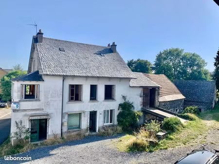 marcenat maison 220m² avec 2 appartements  un local  une grange  une écurie et un ancien m