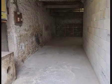 box en forme de l 50m2 de plein pied résidence sécurisé