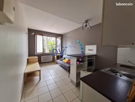 t2 meublé – 23 m² – écully parking + jardin