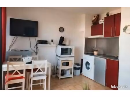 studio cabine avec balcon a 150m de la plage