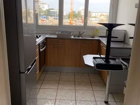 t3 rénové à angers – 60 m²  balcon et emplacement idéal