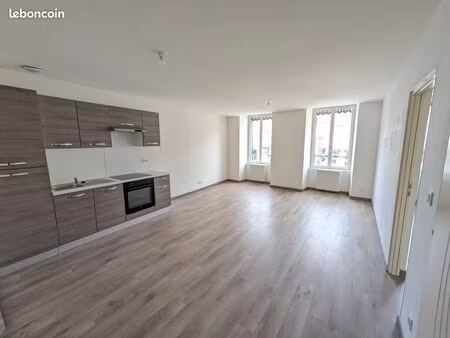 t2 de 52m² refait à neuf – plein centre  place de la paix