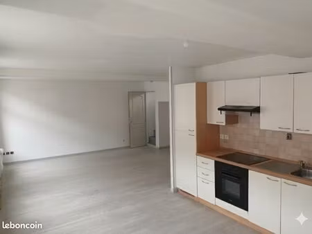 t3 lumineux – proche commerces - centre marchiennes