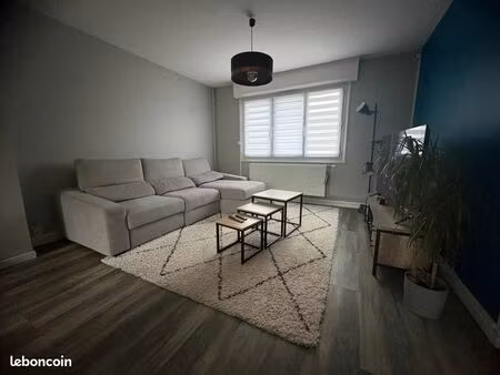 maison semi mitoyenne à petite foret