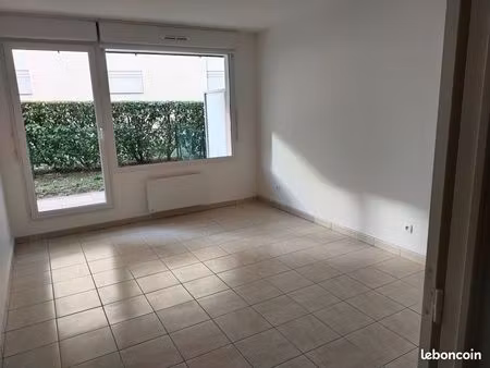 appart. t2 + garage centre ville bourgoin jallieu