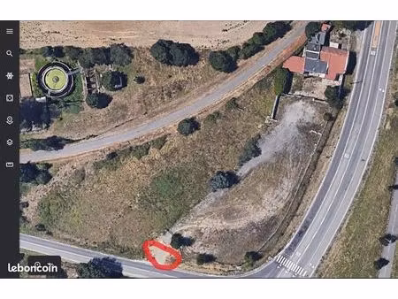 terrain plat pour stockage matériels lourds / construction