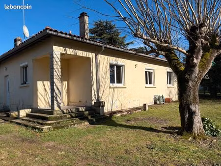 maison à louer avec 3 chambres sur la commune de coutras