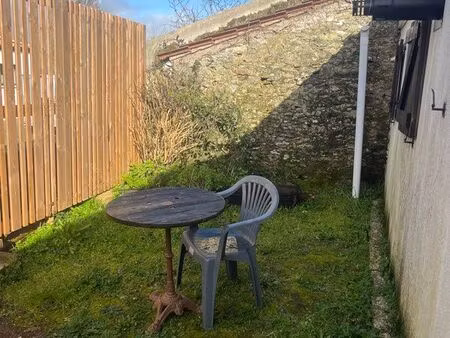 t2 meublé avec cour