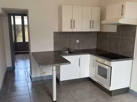 t1 bis 30m2 rez de chaussée avec cour privative