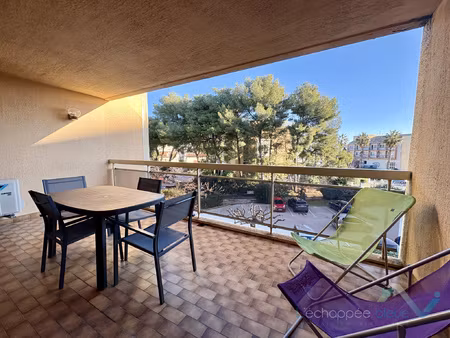 vente t2 hyeres port avec garage et terrasse