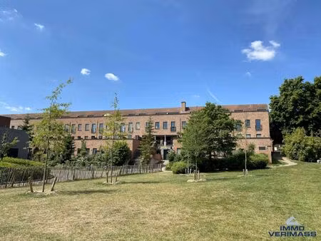 studentenstudio met kitchenette en badkamer te koop op zeer gegeerde locatie tussen uz leu