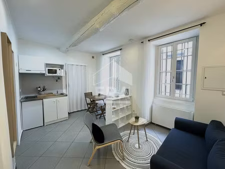 salon-de-provence - studio rénové entièrement équipé - plein centre