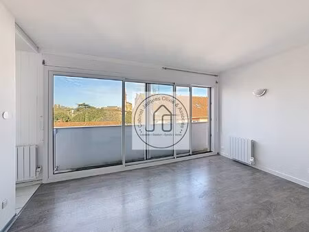 en exclusivité-t1 lumineux avec parking et cave-quartier saint-